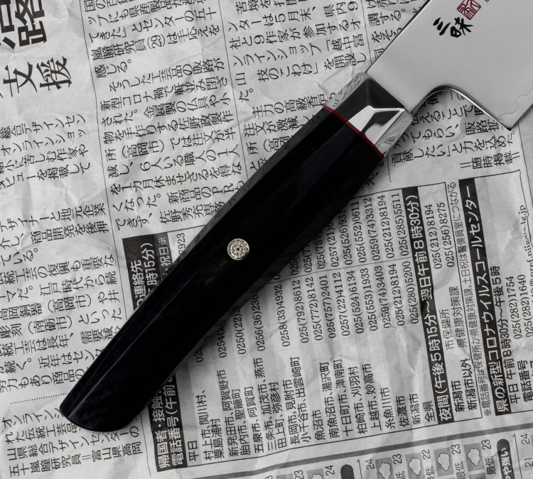 big_Mcusta-Zanmai-Revolution-Noz-Santoku-18-cm-4.jpg