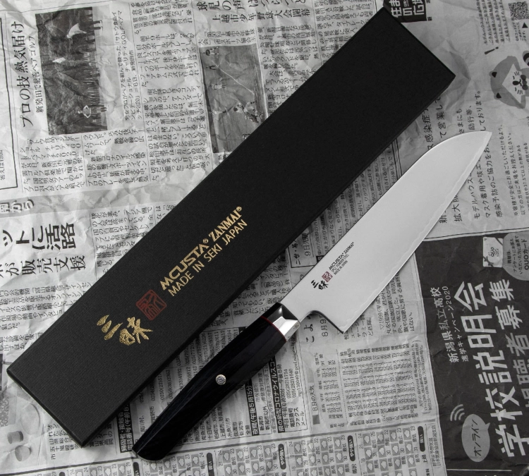 big_Mcusta-Zanmai-Revolution-Noz-Santoku-18-cm-5.jpg